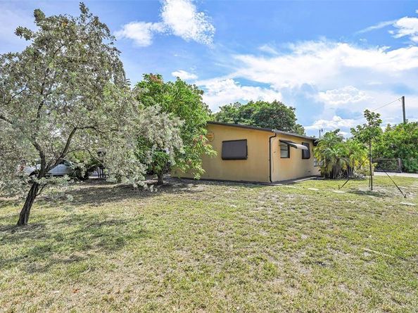 1390 NE 39th St, Pompano Beach FL 33064