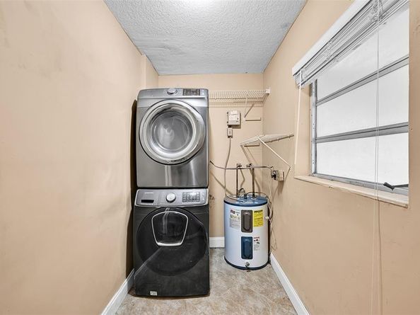 1390 NE 39th St, Pompano Beach FL 33064