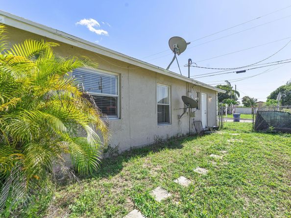 1340 W 35th Street, Riviera Beach FL 33404