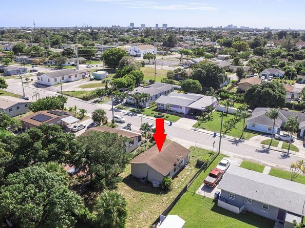 1340 W 35th Street, Riviera Beach FL 33404