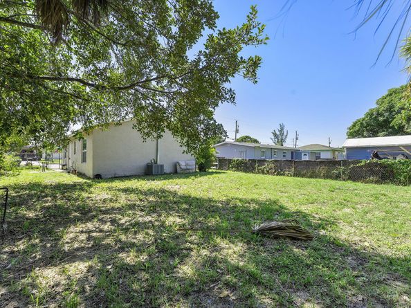 1340 W 35th Street, Riviera Beach FL 33404