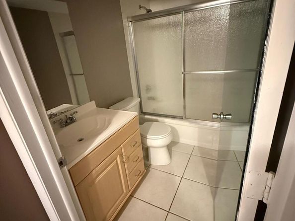 26 Abbey Lane 104, Delray Beach FL 33446