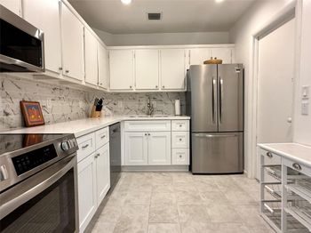 669 W Oakland Park Blvd