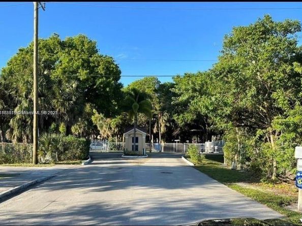 2400 NW 33rd St 1108, Oakland Park FL 33309