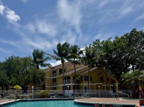 2400 NW 33rd St 1108, Oakland Park FL 33309