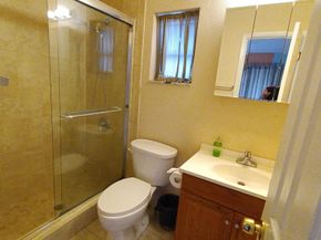 1040 NW 49th Ct, Deerfield Beach FL 33064