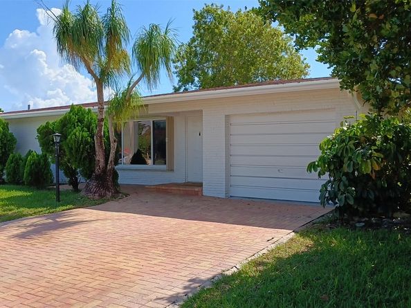 1040 NW 49th Ct, Deerfield Beach FL 33064