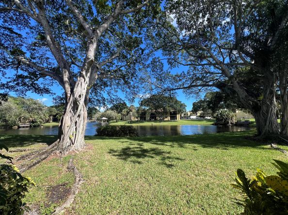 812 SW 9th Street Circle 103, Boca Raton FL 33486