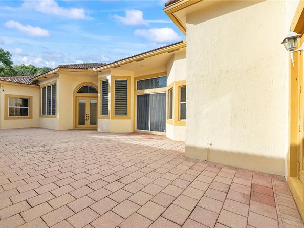 5834 NW 125th Ter, Parkland FL 33076