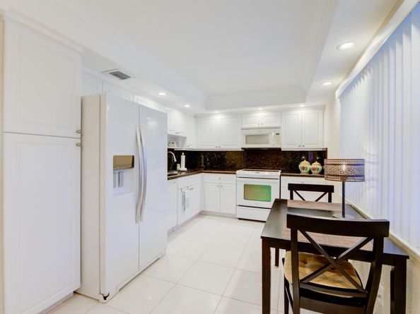 804 Cypress Grove Ln 302, Pompano Beach FL 33069