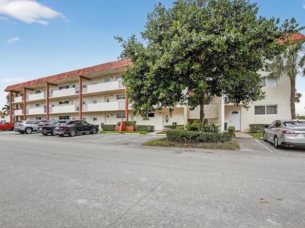 411 S Hollybrook Drive 104, Pembroke Pines FL 33025