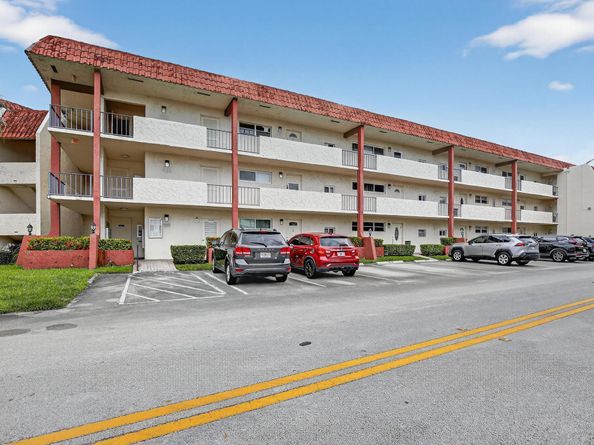 411 S Hollybrook Drive 104, Pembroke Pines FL 33025