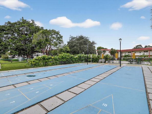 411 S Hollybrook Drive 104, Pembroke Pines FL 33025