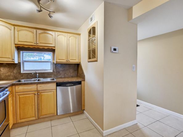 411 S Hollybrook Drive 104, Pembroke Pines FL 33025