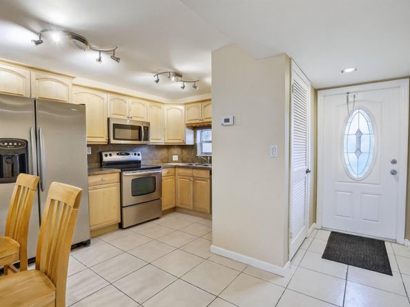 411 S Hollybrook Drive 104, Pembroke Pines FL 33025