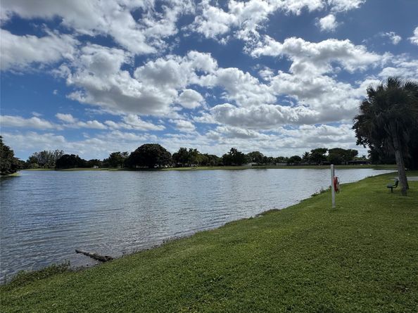 8212 NW 74th Ter, Tamarac FL 33321