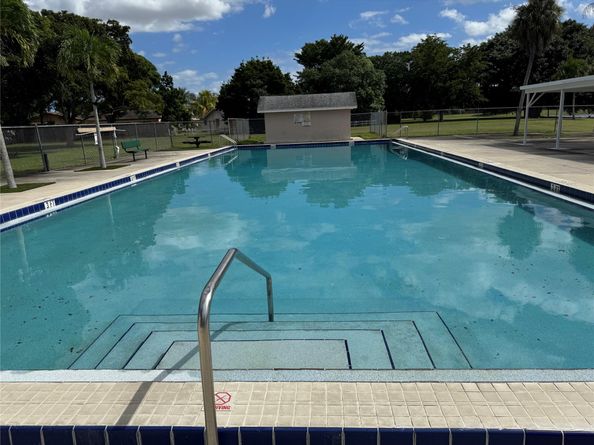 8212 NW 74th Ter, Tamarac FL 33321