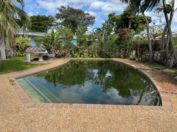 8212 NW 74th Ter, Tamarac FL 33321