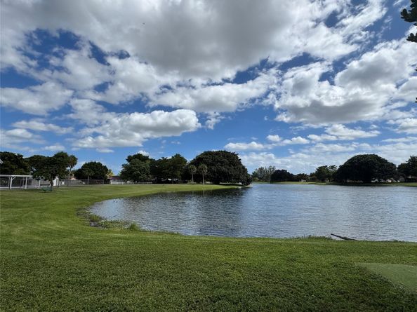 8212 NW 74th Ter, Tamarac FL 33321