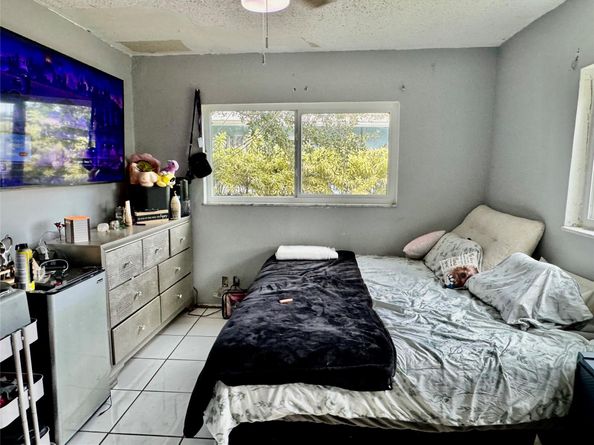 8212 NW 74th Ter, Tamarac FL 33321