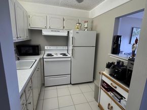 387 Chatham S, West Palm Beach FL 33417