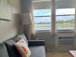 387 Chatham S, West Palm Beach FL 33417