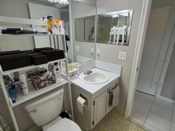 387 Chatham S, West Palm Beach FL 33417