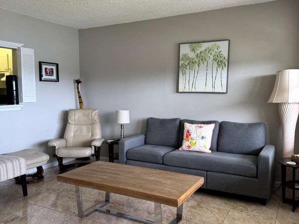 387 Chatham S, West Palm Beach FL 33417