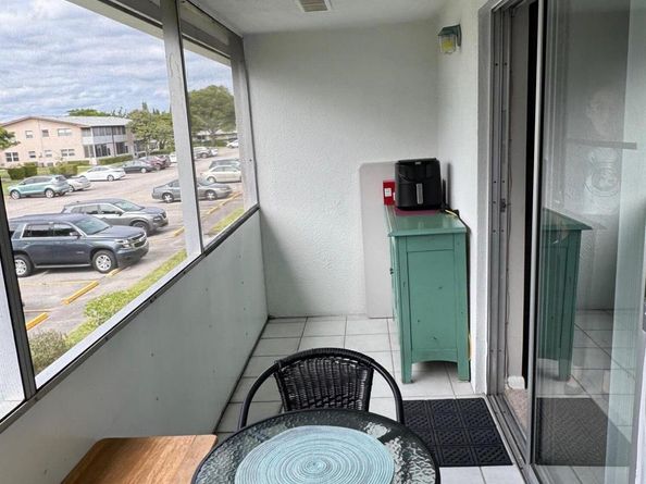 387 Chatham S, West Palm Beach FL 33417