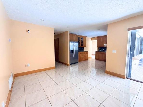 8800 NW 3 St, Pembroke Pines FL 33024