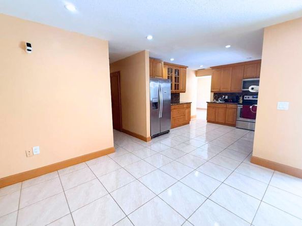 8800 NW 3 St, Pembroke Pines FL 33024