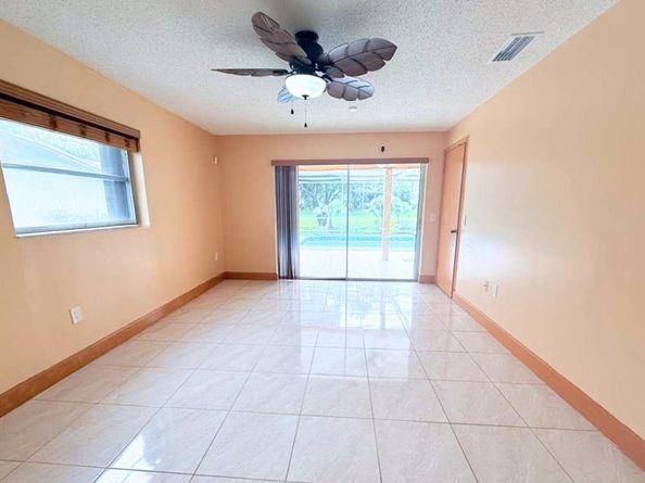 8800 NW 3 St, Pembroke Pines FL 33024