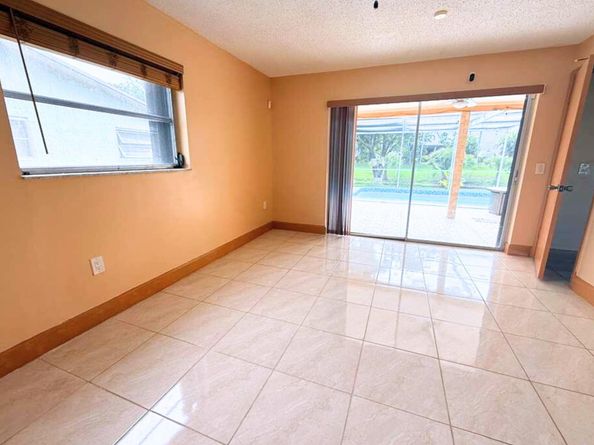 8800 NW 3 St, Pembroke Pines FL 33024