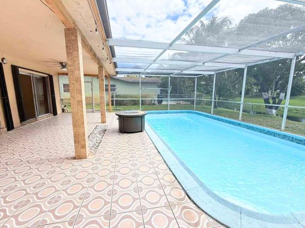 8800 NW 3 St, Pembroke Pines FL 33024