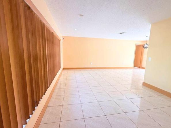 8800 NW 3 St, Pembroke Pines FL 33024