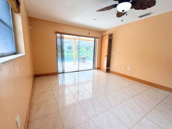 8800 NW 3 St, Pembroke Pines FL 33024