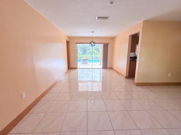 8800 NW 3 St, Pembroke Pines FL 33024