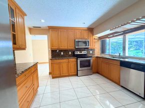 8800 NW 3 St, Pembroke Pines FL 33024