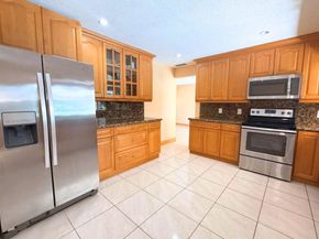 8800 NW 3 St, Pembroke Pines FL 33024