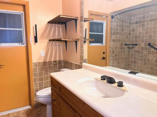 8800 NW 3 St, Pembroke Pines FL 33024