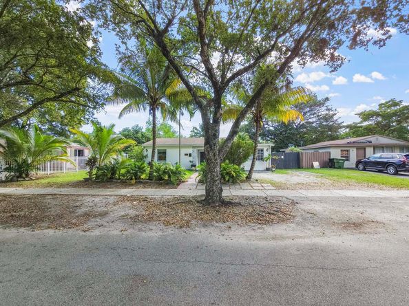 1010 NE 142nd St, North Miami FL 33161