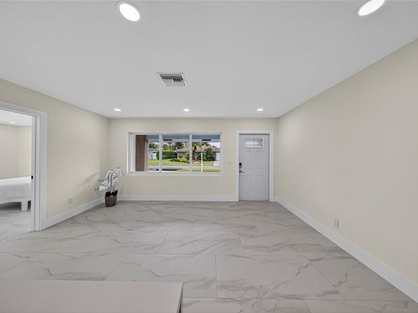 230 SE 3rd Ave, Pompano Beach FL 33060