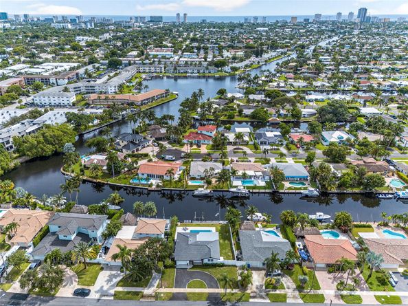 230 SE 3rd Ave, Pompano Beach FL 33060