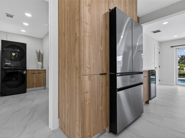 230 SE 3rd Ave, Pompano Beach FL 33060