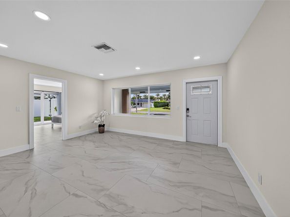 230 SE 3rd Ave, Pompano Beach FL 33060