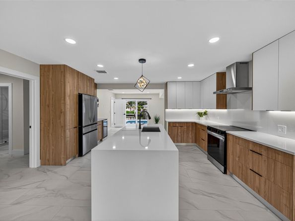 230 SE 3rd Ave, Pompano Beach FL 33060