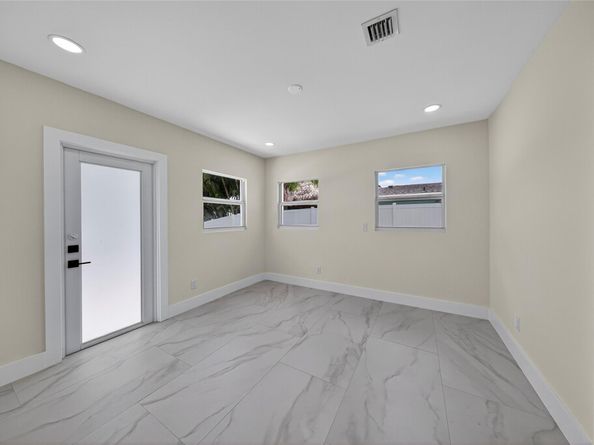 230 SE 3rd Ave, Pompano Beach FL 33060