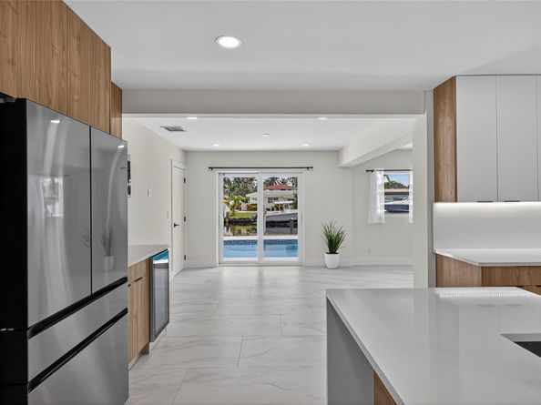 230 SE 3rd Ave, Pompano Beach FL 33060