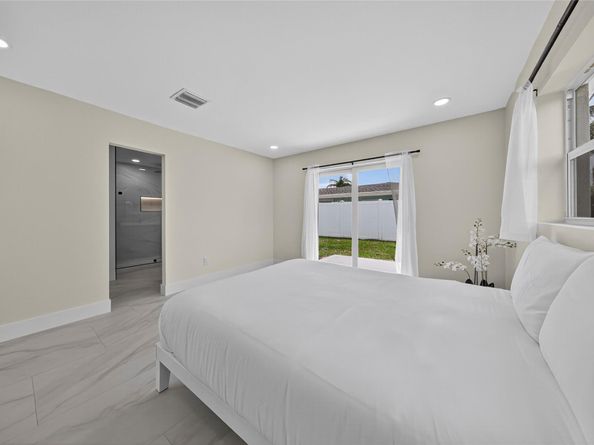 230 SE 3rd Ave, Pompano Beach FL 33060