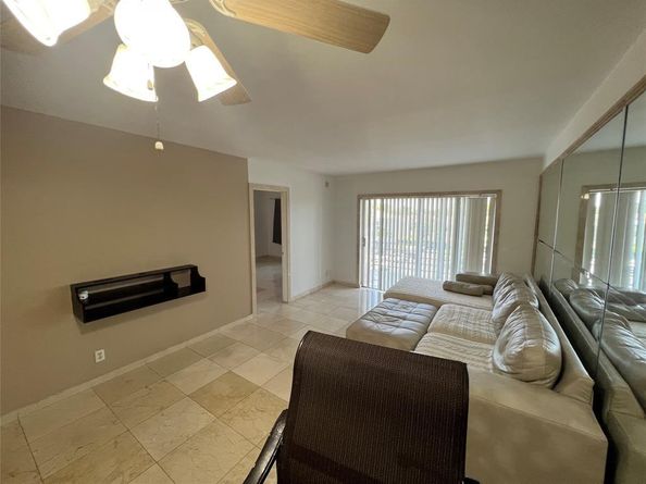 4311 Crystal Lake Dr 421, Deerfield Beach FL 33064